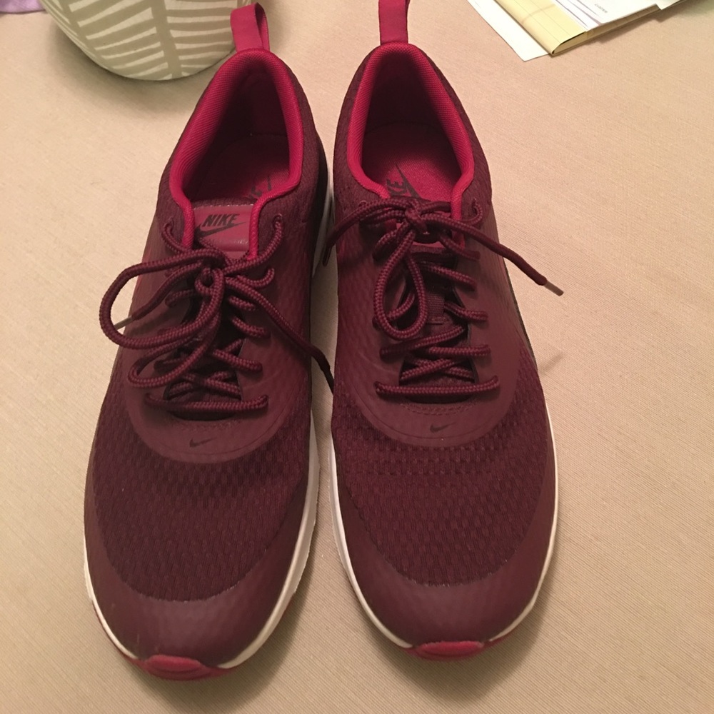 Nike Thea’s